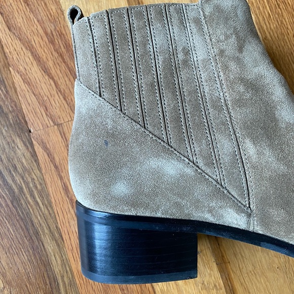 Marc Fisher LTD Yommi Chelsea Bootie Taupe 8.5 - Picture 4 of 8